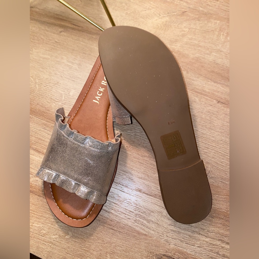 Jack Roger - Never worn. Size 8 1/2